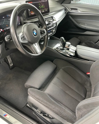BMW Seria 5 cena 189900 przebieg: 69000, rok produkcji 2021 z Bełchatów małe 379